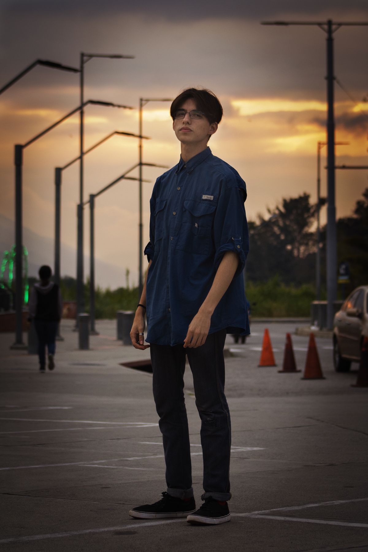An untucked navy shirt worn with dark jeans.